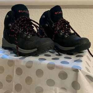 Columbia Hiking Boots Size 6